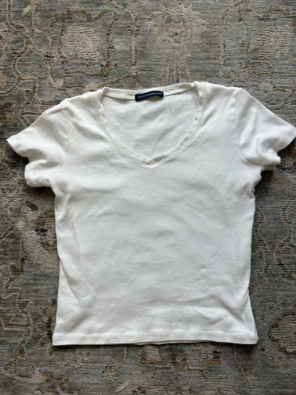 Brandy Melville White V‑Neck Short Sleeve Tee